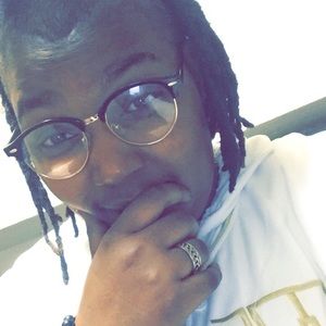 Meet your Posher, Dominique